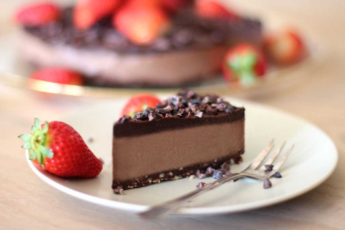 Awesome raw triple chocolate mousse cake, paleo, gluten free and sugar free friendly